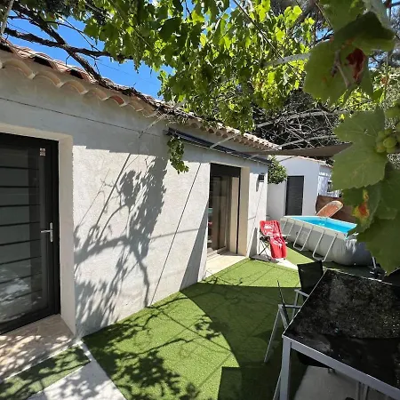 Hotel Charmante Maison Moderne A Piscine Et Parking Gratuit Toulon