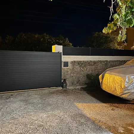 Charmante Maison Moderne A Piscine Et Parking Gratuit Hotel 4*