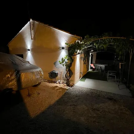 Hotel Charmante Maison Moderne A Piscine Et Parking Gratuit
