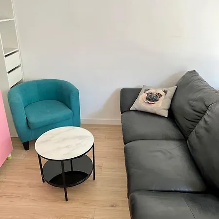 Charmante Maison Moderne A Piscine Et Parking Gratuit 4*