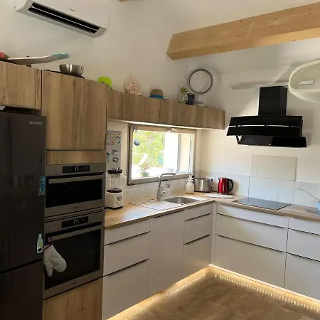 Hotel Charmante Maison Moderne A Piscine Et Parking Gratuit