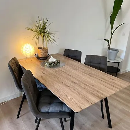 Charmante Maison Moderne A Piscine Et Parking Gratuit Hotel Toulon