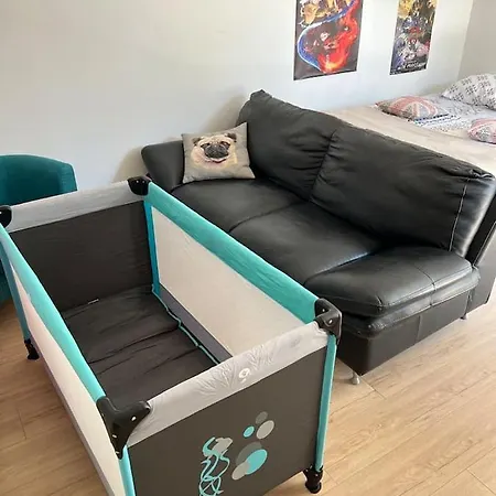 Hotel Charmante Maison Moderne A Piscine Et Parking Gratuit 4*