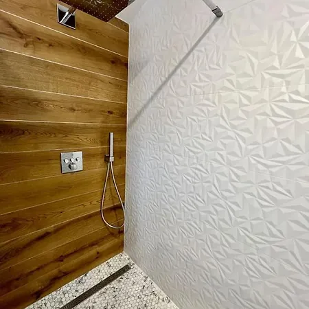 Charmante Maison Moderne A Piscine Et Parking Gratuit Hotel