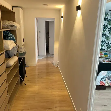 Charmante Maison Moderne A Piscine Et Parking Gratuit Hotel