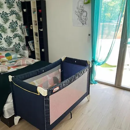 Hotel Charmante Maison Moderne A Piscine Et Parking Gratuit 4*