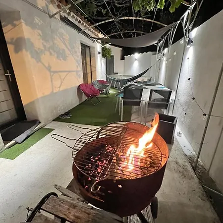 Charmante Maison Moderne A Piscine Et Parking Gratuit 4*
